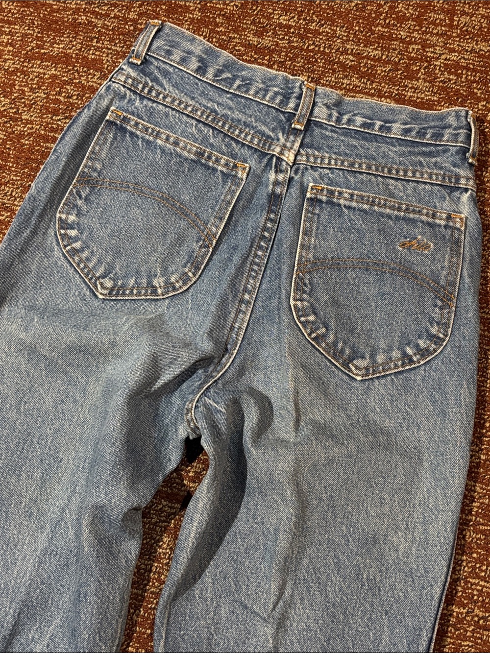Vintage “ chic” denim high rise medium wash USA made 80’s jeans straight leg